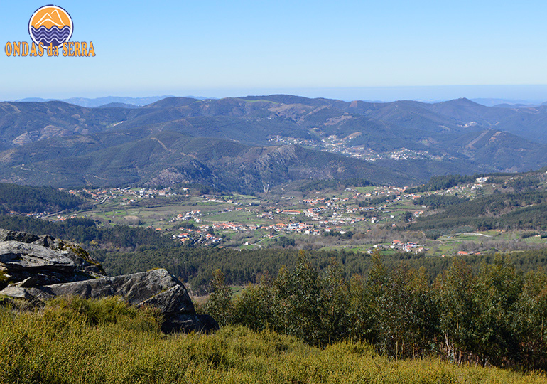 Vista paisagística da  Aldeia de Bustelo e Aldeia de Noninha - Serra de Montemuro