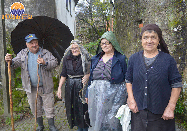 Agricultores de Paraduça - Vale de Cambra: Belarmino Rodrigues, 68 anos, Maria Rosa Portinha, 75 anos, Irene Rodrigues, 66 anos e Isaura Rodrigues, 74 anos