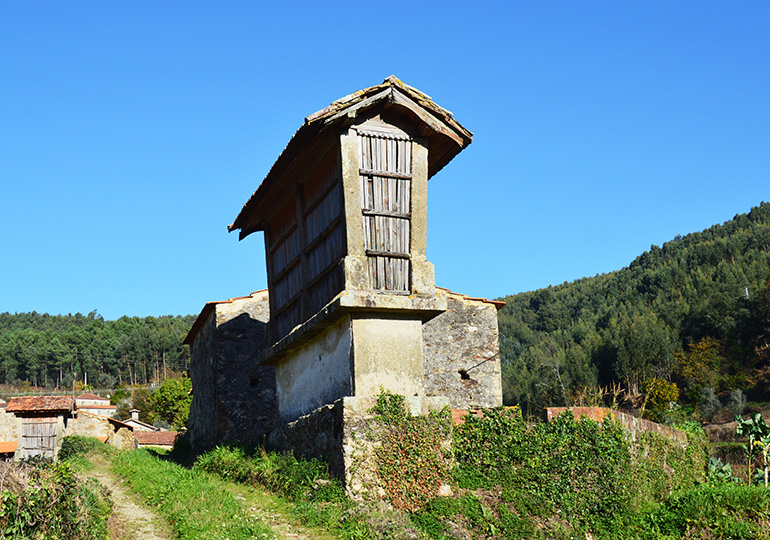 Espigueiro - Núcleo Rural de Vilarinho de S. Luís - Palmaz - Oliveira de Azeméis