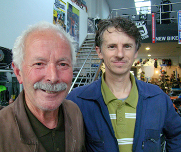 Manuel Paciência e filho Fernando Paciência - Garagem de Bicicletas Paciência - Ovar