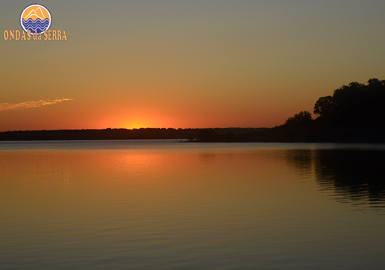 O nascer do sol na Albufeira de Odivelas e Alvito