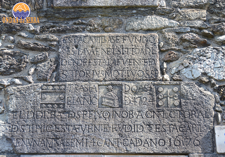 Inscrições em latim na Capilla de Santiago - San Pedro Vilanova