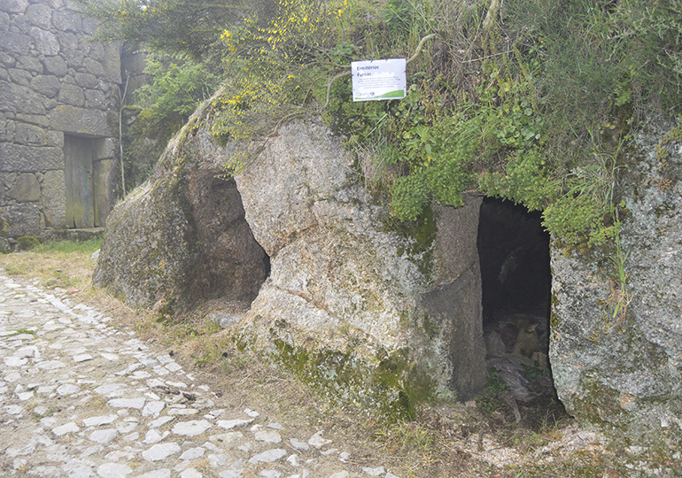 Galerias de Saibro do Monte das Covelinas - Vale do Cabrum - Resende