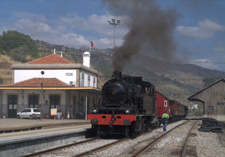 Linha do Douro - Estação do Tua. Antiga locomotiva a vapor
