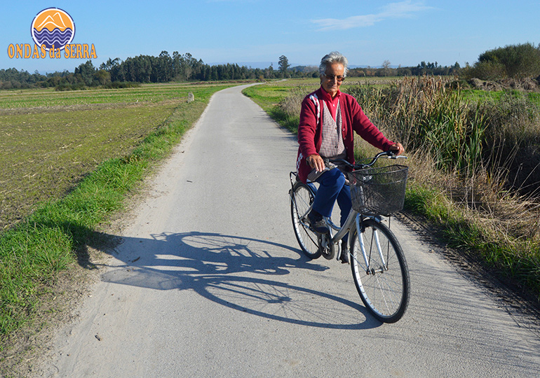 Mulher de bicicleta em Pardilhó - Estarreja